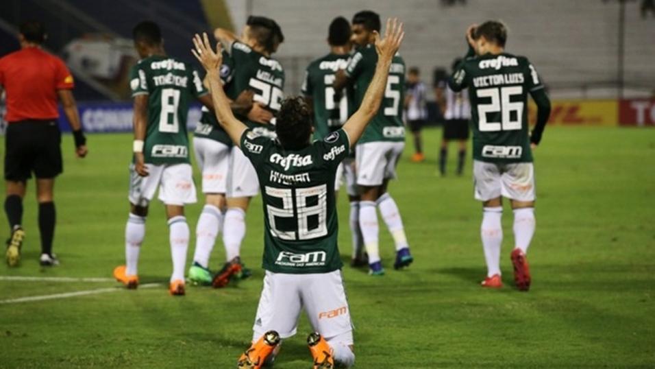 Players of Palmeiras celebrate